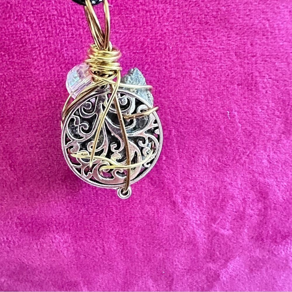 Collage Handmade Fools Gold Pendant Wire Wrapped Black Stone Necklace 4360 P - Picture 9 of 9